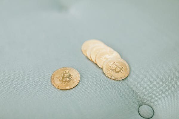 Czym jest HOLD w świecie kryptowalut?